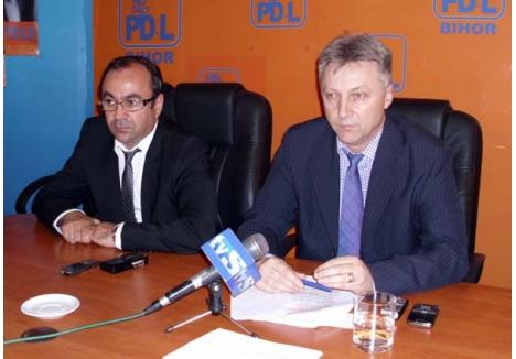 TRASEIŞTII. Ditamai secretarul general al PDL Bihor, Traian Abrudan (dreapta), a făcut non-combat în campania pentru alegerile locale, doar ca să-şi păstreze şefia APIA. Numai că, deşi trecut la PNL, s-a păcălit amarnic: cum APIA a fost adjudecată de PSD, a trădat degeaba. Rămâne de văzut dacă directorul DADR, Nicolae Hodişan (stânga) a fost mai inspirat cu fuga la PC...